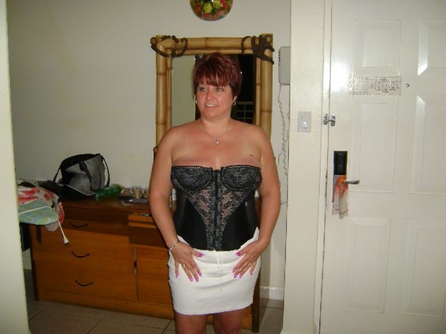 Mindy Hot Wife